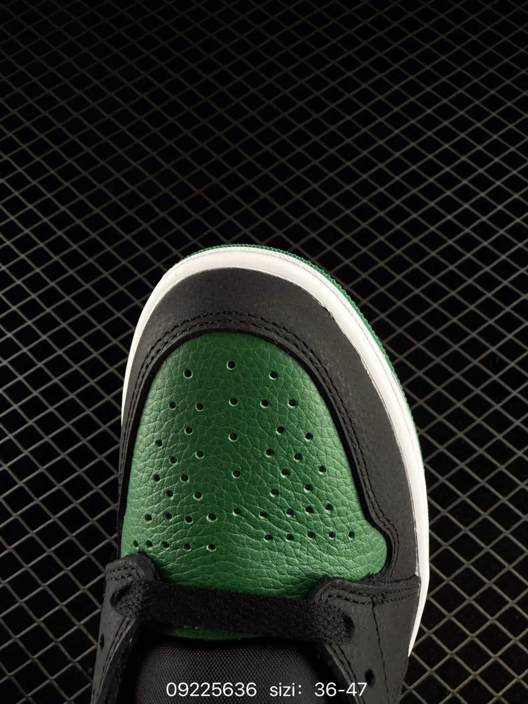 Air Jordan 1 Retro High OG Pine Green-555088-302